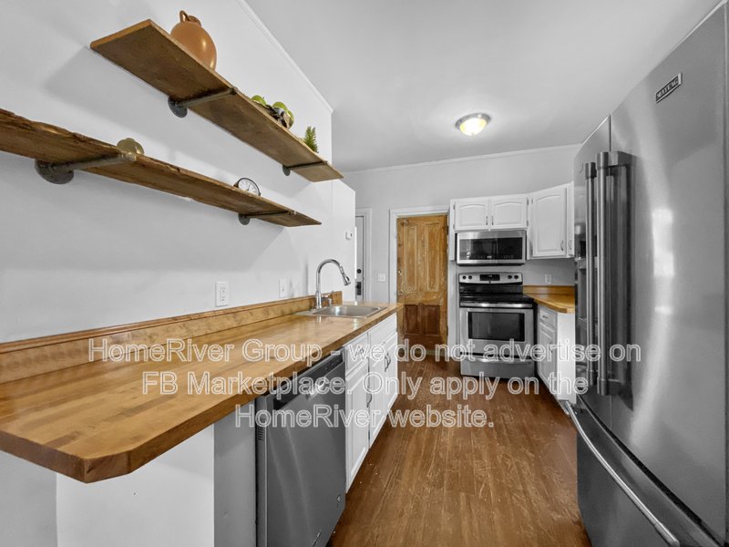 Stylish 2-Bedroom Home Near Westport Plaza  Modern Comfort Meets Class property image