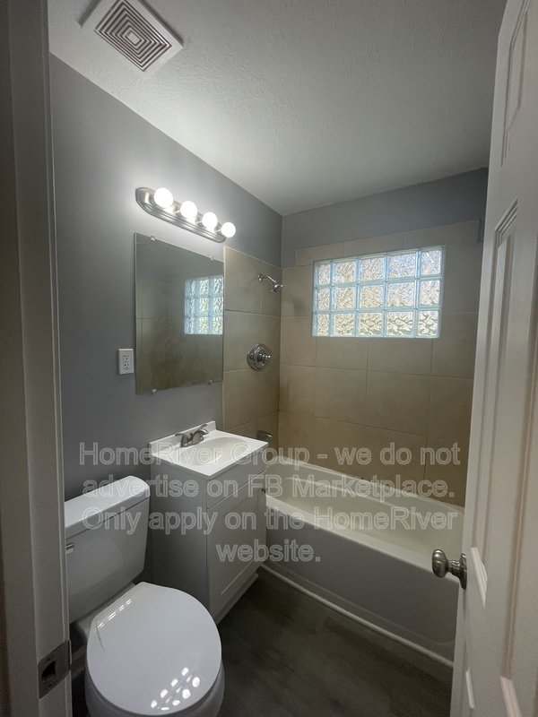 PRE-LEASE NOW! SOUTH KANSAS CITY GEM WITH CHARM, CONVENIENCE property image