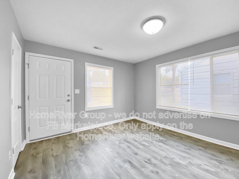 Pet friendly! 2713 Highland Drive, Kansas City KS 66106 property image