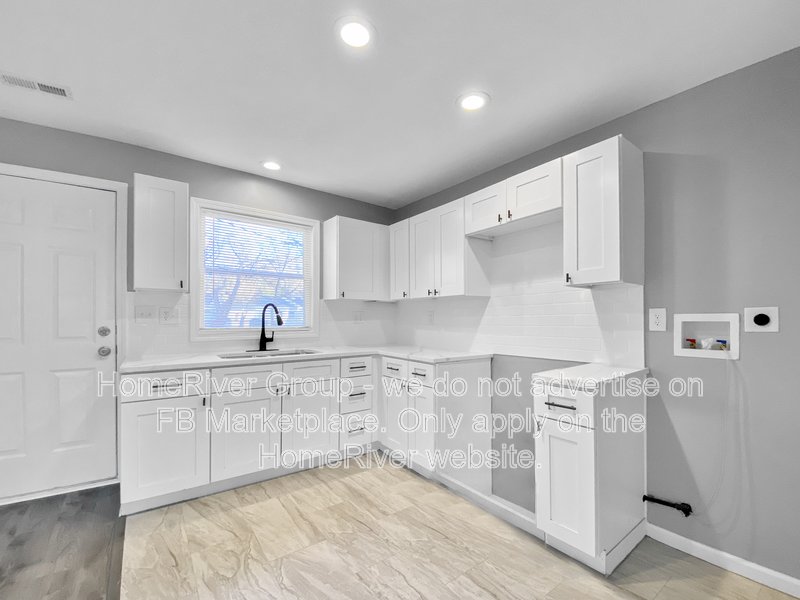 Pet friendly! 2713 Highland Drive, Kansas City KS 66106 property image