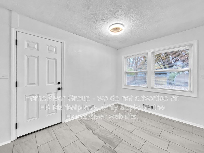 Pet friendly! 7606 E 112th St, Kansas City MO 64134 property image