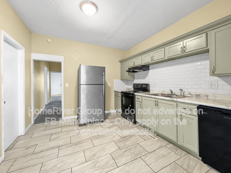 231 E Walnut St property image