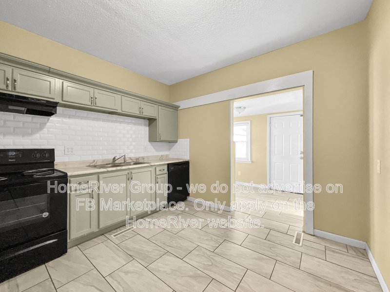 231 E Walnut St property image