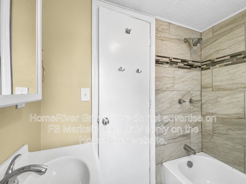 231 E Walnut St property image