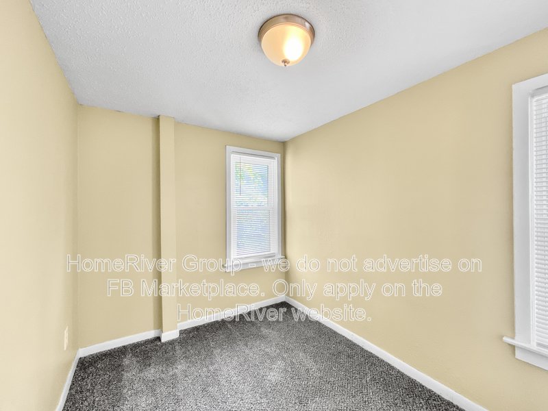 231 E Walnut St property image