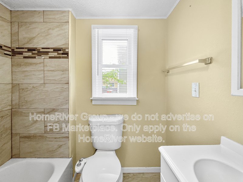 231 E Walnut St property image