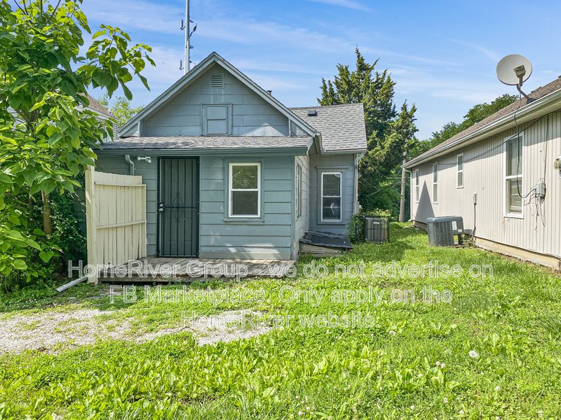 231 E Walnut St property image