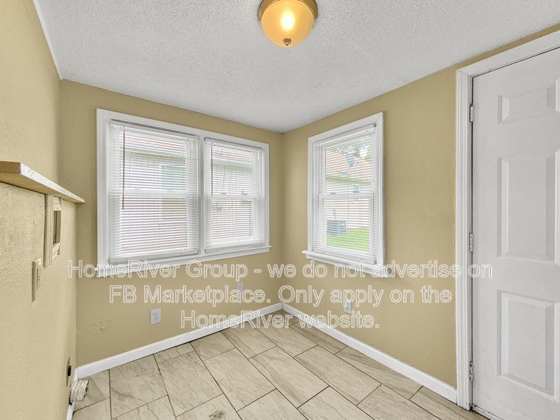 231 E Walnut St property image