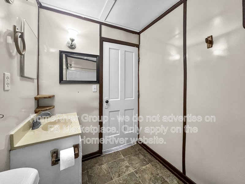 2 BEDROOM | LARGE YARD | NATURAL LIGHT | W/D HOOKUPS | COZY LAYOUT property image