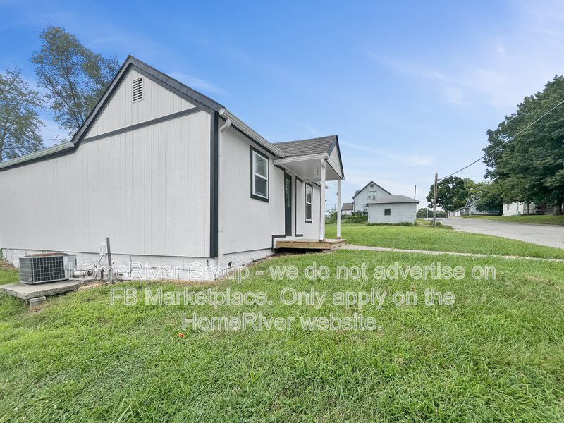 2 BEDROOM | LARGE YARD | NATURAL LIGHT | W/D HOOKUPS | COZY LAYOUT property image