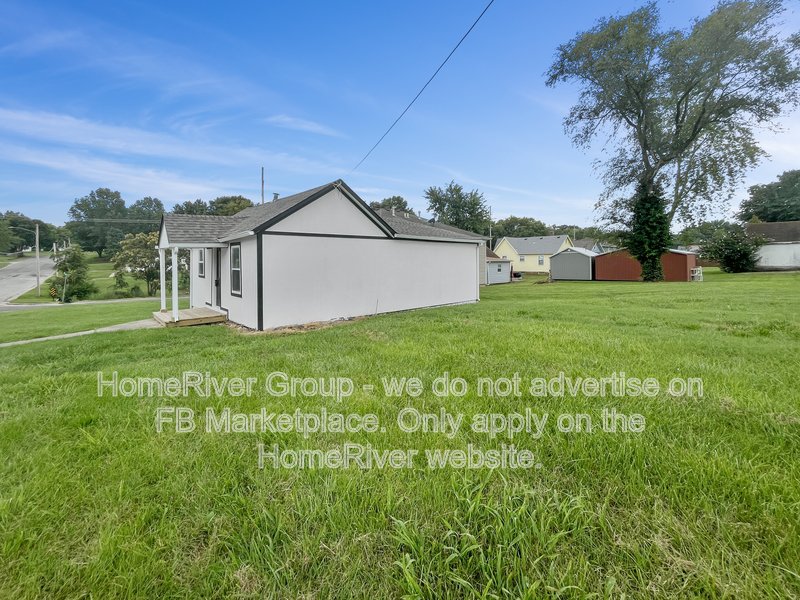 2 BEDROOM | LARGE YARD | NATURAL LIGHT | W/D HOOKUPS | COZY LAYOUT property image