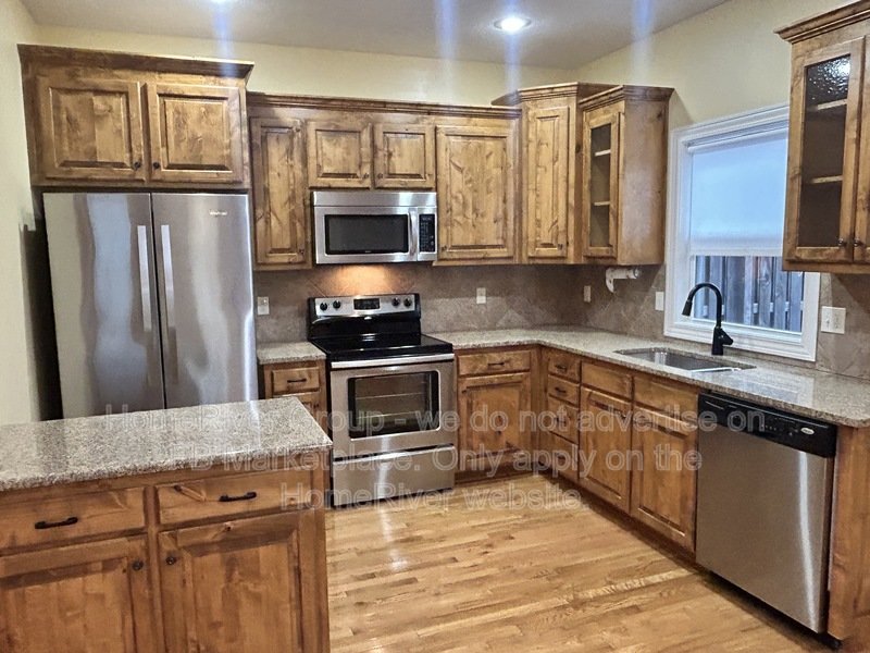 IMMACULATE 2-BEDROOM, 2.1-BATH TOWNHOUSE ON A BEAUTIFUL CORNER LOT! property image