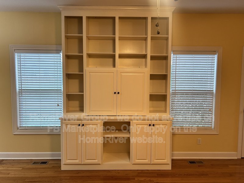 IMMACULATE 2-BEDROOM, 2.1-BATH TOWNHOUSE ON A BEAUTIFUL CORNER LOT! property image