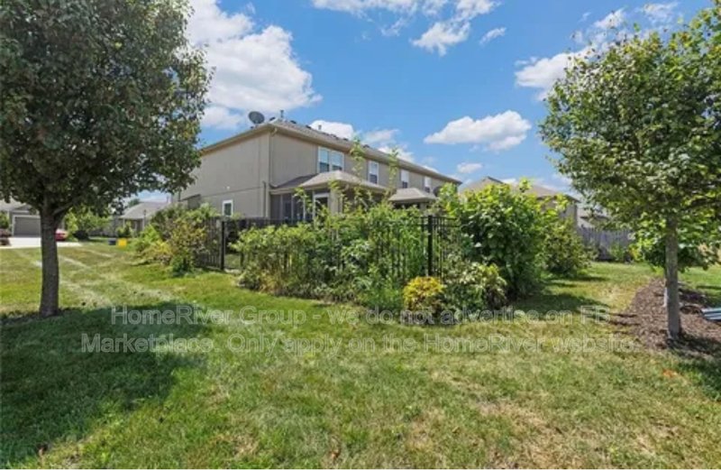 IMMACULATE 2-BEDROOM, 2.1-BATH TOWNHOUSE ON A BEAUTIFUL CORNER LOT! property image