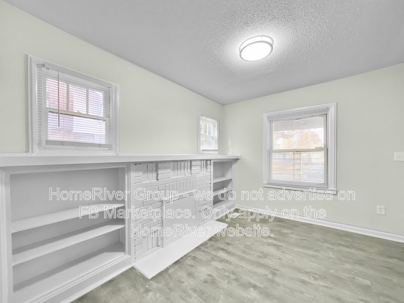 2231 E 68th St property image