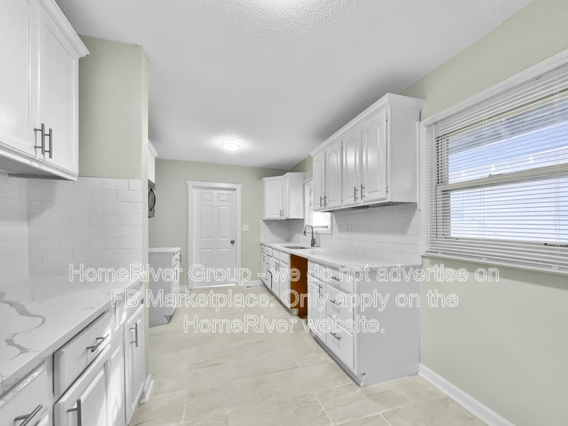 2231 E 68th St property image