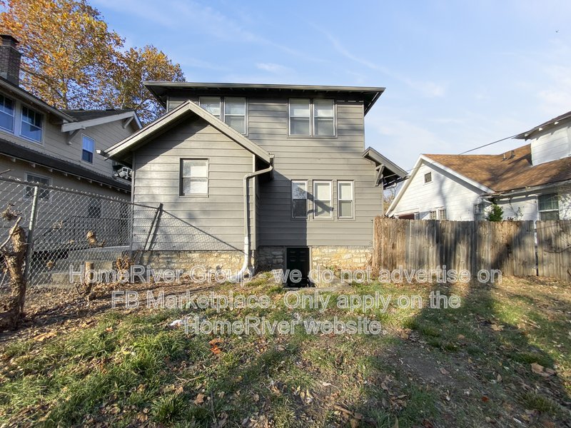 2231 E 68th St property image