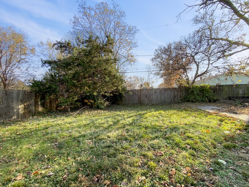 2231 E 68th St property image