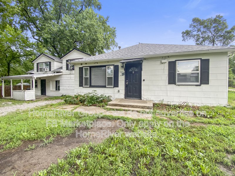 Updated End Unit 2 Bedroom + Bonus Room in Independence! 18-M Lease property image