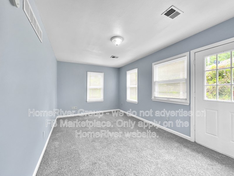 Updated End Unit 2 Bedroom + Bonus Room in Independence! 18-M Lease property image