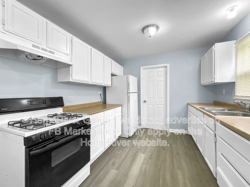 Updated End Unit 2 Bedroom + Bonus Room in Independence! 18-M Lease property image