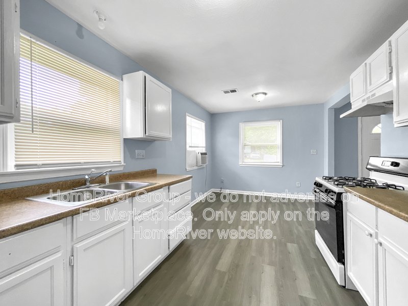 Updated End Unit 2 Bedroom + Bonus Room in Independence! 18-M Lease property image