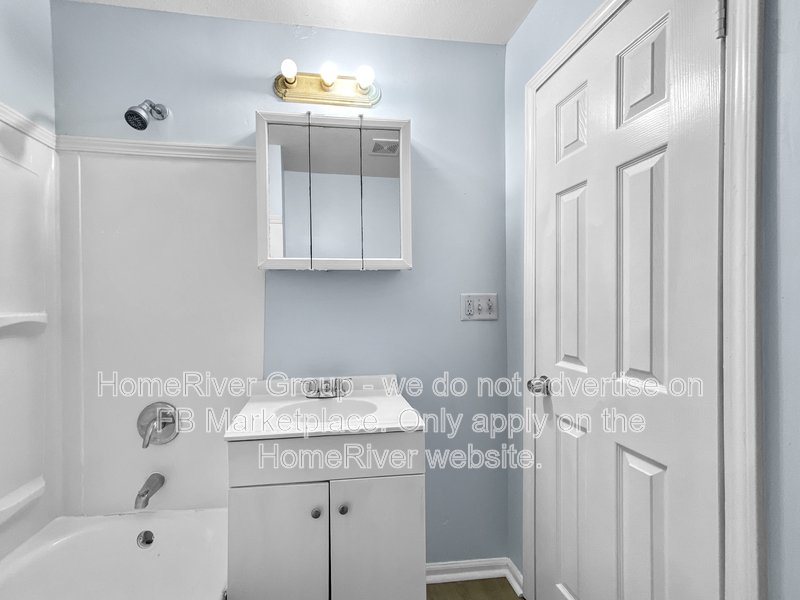 Updated End Unit 2 Bedroom + Bonus Room in Independence! 18-M Lease property image