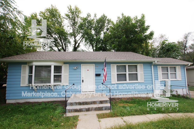 Cozy 4-Bedroom Home with Updated Flooring &amp;amp;amp;amp;amp;amp;amp; Fenced Yard! 16-18m leas property image