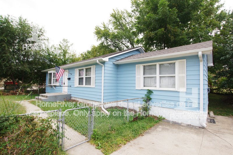 Cozy 4-Bedroom Home with Updated Flooring &amp;amp;amp;amp;amp;amp;amp; Fenced Yard! 16-18m leas property image