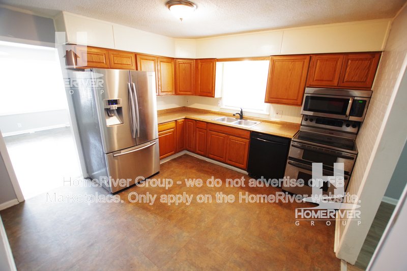 Cozy 4-Bedroom Home with Updated Flooring &amp;amp;amp;amp;amp;amp;amp; Fenced Yard! 16-18m leas property image