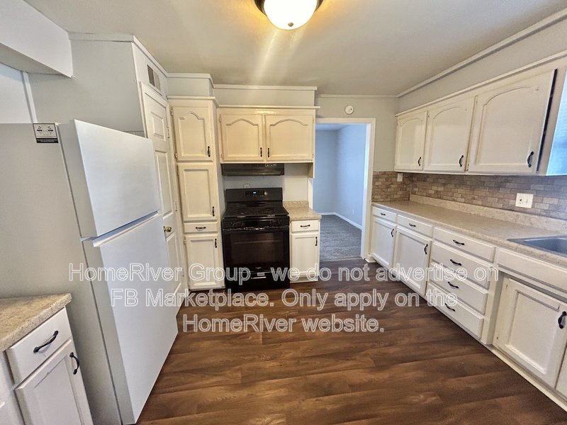 Comfortable Home with Functional Layout in a Convenient Location Avail property image