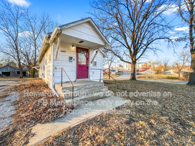 Welcome to this comfortable 2-bedroom, 1.5-bath home property image