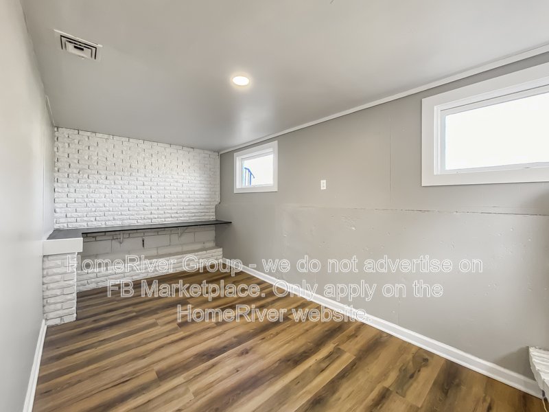 505 NE SHORT ST property image