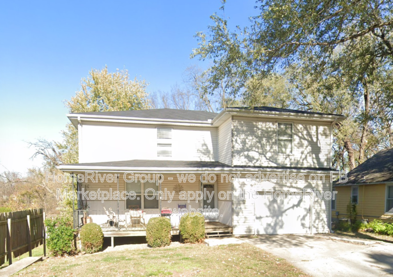 Charming 3-Bedroom Duplex with Garage and Porch property image