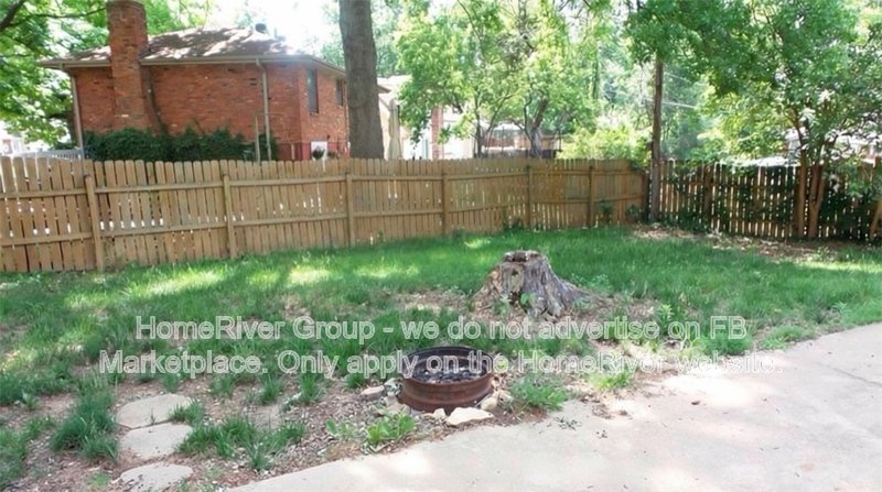 Beautiful South Kansas City Home  Space, Style and Comfort All in One! property image