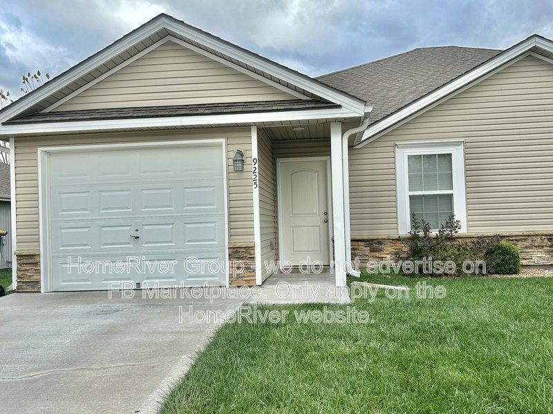 Stylish, Spacious Duplex in a Prime Location  A Place Youll Love Comin property image