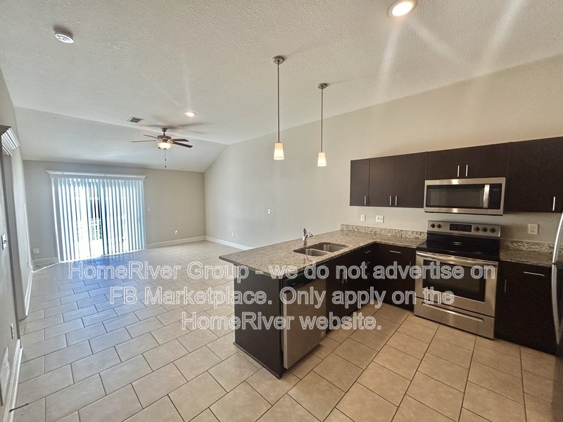 Stylish, Spacious Duplex in a Prime Location  A Place Youll Love Comin property image