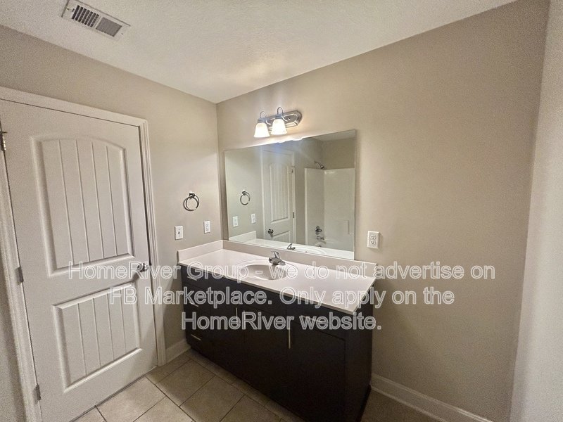 Stylish, Spacious Duplex in a Prime Location  A Place Youll Love Comin property image