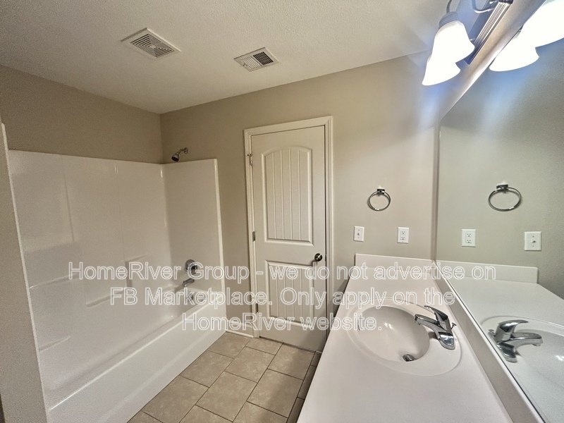 Stylish, Spacious Duplex in a Prime Location  A Place Youll Love Comin property image