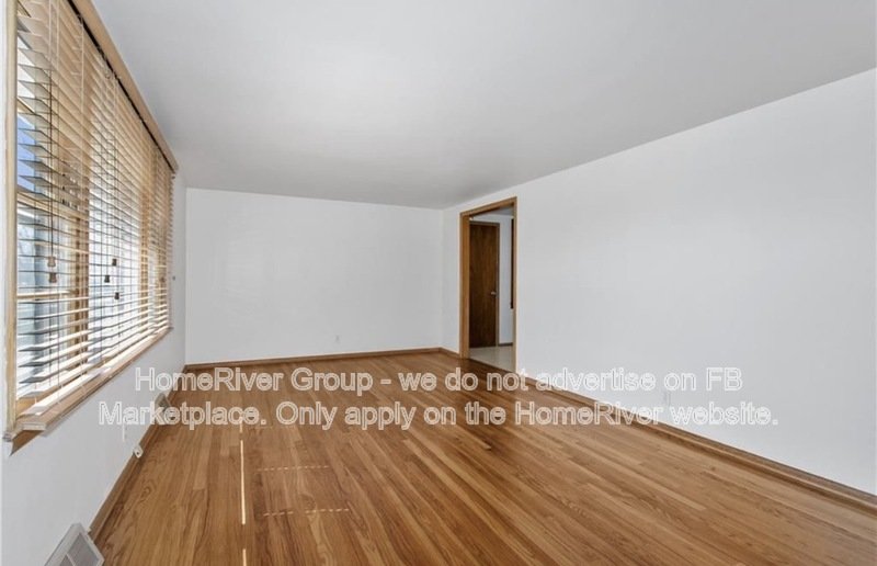 Gladstone Home with Finished Basement &amp;amp;amp;amp;amp;amp;amp;amp;amp;amp;amp; Second Kitch property image