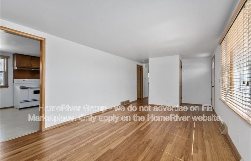 Gladstone Home with Finished Basement &amp;amp;amp;amp;amp;amp;amp;amp;amp;amp;amp; Second Kitch property image