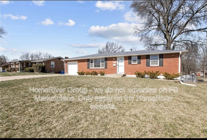 Gladstone Home with Finished Basement &amp;amp;amp;amp;amp;amp;amp;amp;amp;amp;amp; Second Kitch property image