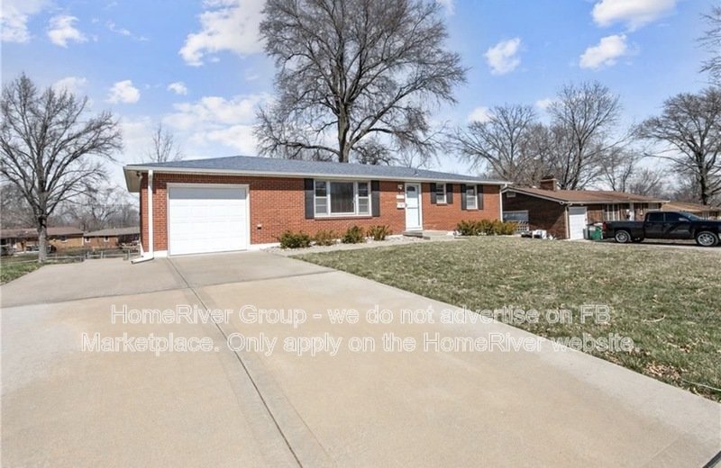 Gladstone Home with Finished Basement &amp;amp;amp;amp;amp;amp;amp;amp;amp;amp;amp; Second Kitch property image