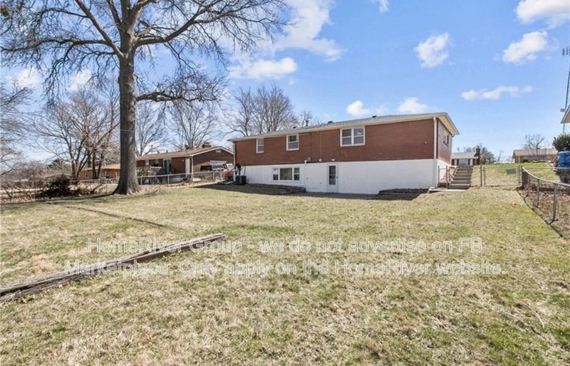 Gladstone Home with Finished Basement &amp;amp;amp;amp;amp;amp;amp;amp;amp;amp;amp; Second Kitch property image