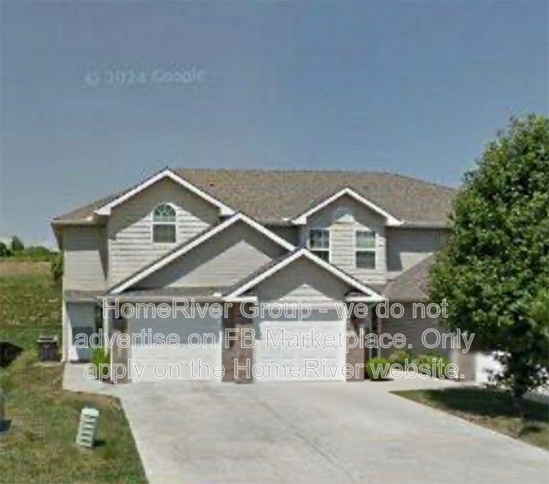 PRIME PLATTE CITY LIVING  SPACIOUS END-UNIT 3 BEDROOM TOWNHOME AVAIL! property image
