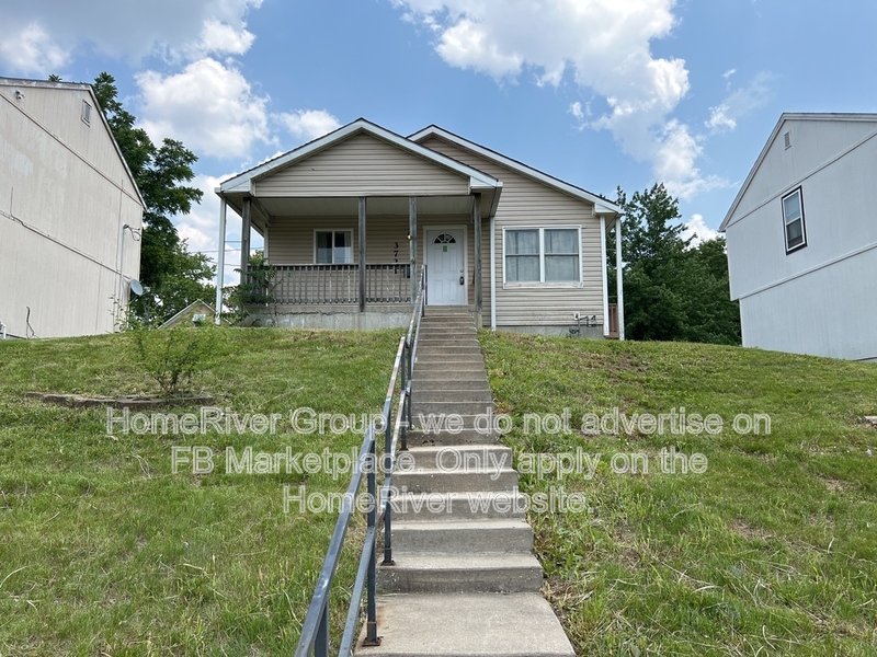 TIMELESS KC CHARM MEETS COMFORTABLE EVERYDAY LIVING  3 BEDROOM HOME property image