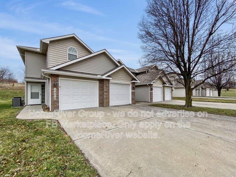 PRIME PLATTE CITY LIVING  SPACIOUS END-UNIT 3 BEDROOM TOWNHOME AVAIL! property image