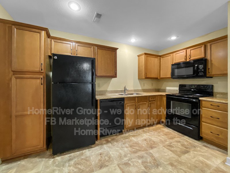 PRIME PLATTE CITY LIVING  SPACIOUS END-UNIT 3 BEDROOM TOWNHOME AVAIL! property image