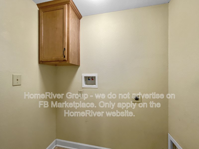 PRIME PLATTE CITY LIVING  SPACIOUS END-UNIT 3 BEDROOM TOWNHOME AVAIL! property image