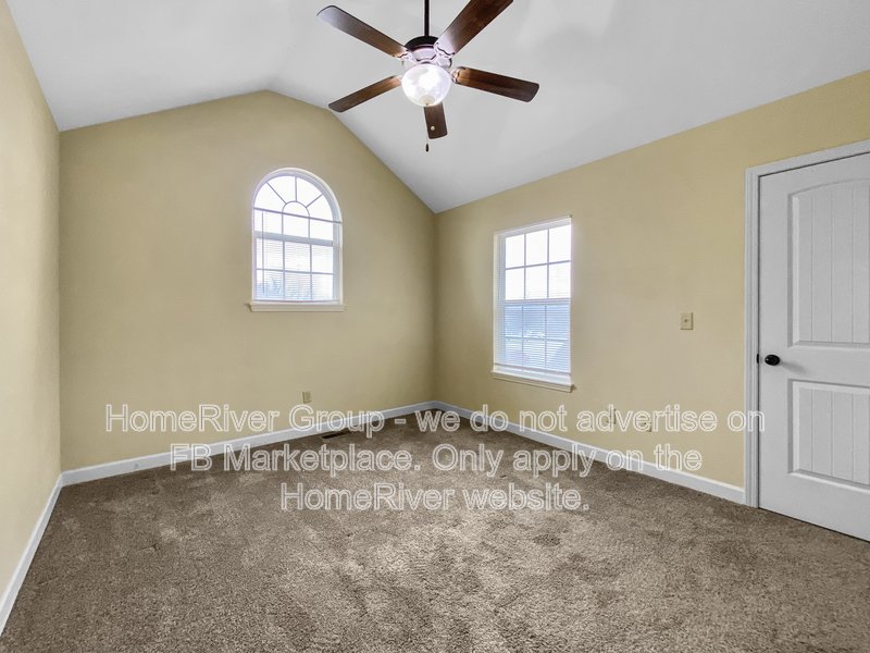 PRIME PLATTE CITY LIVING  SPACIOUS END-UNIT 3 BEDROOM TOWNHOME AVAIL! property image